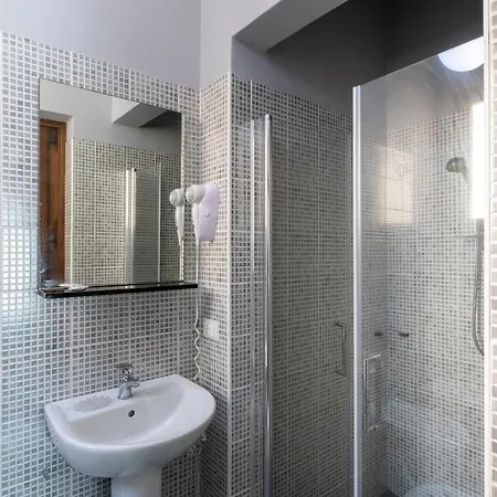 Konukevi Dimora La Torre 4*