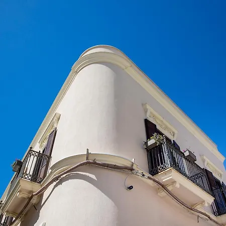 Konukevi Dimora La Torre 4*